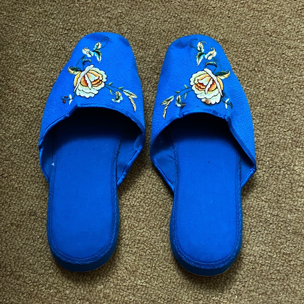 Pretty Blue Embroidered Women's Slippers